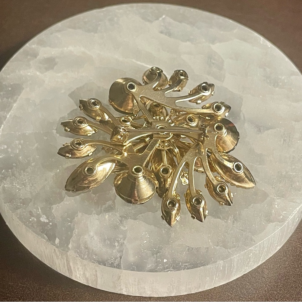 ☀️SOLD☀️ Beau Vintage Floral Brooch with Amber and Brown AB Stones Unsigned - Picture 2 of 5